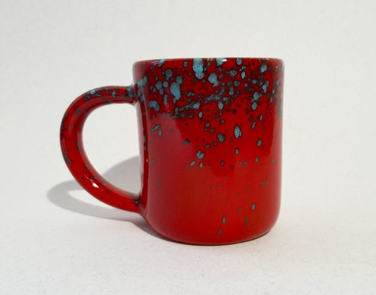 tazza mug rossa con schizzi azzurri